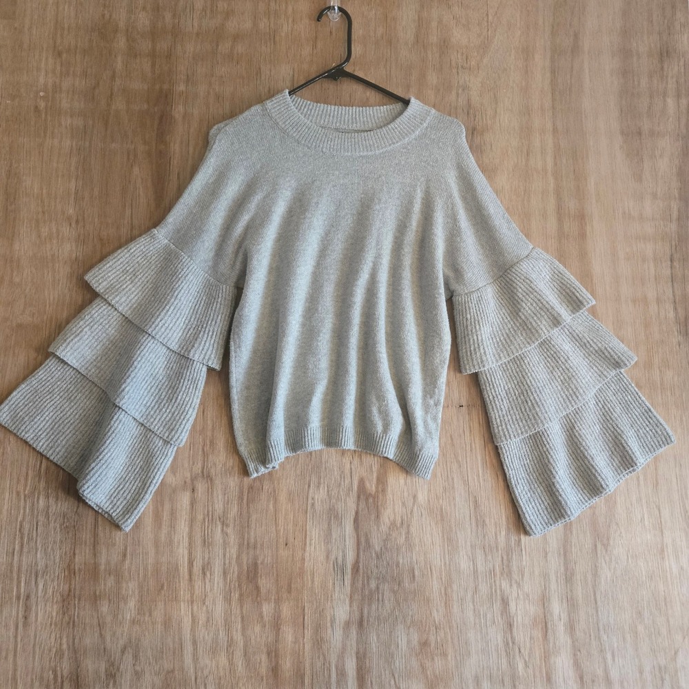 Who What Wear Tiered Ruffle Bell Sleeve Sweater Womens Small Heather Gray Knit